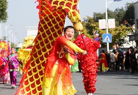 Folk Artists Demonstrate Intangible Cultural Heritage in Huzhou