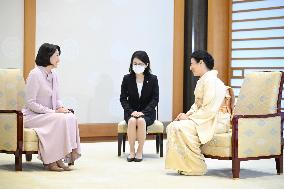 Empress meets with Kyrgyzstan president's wife