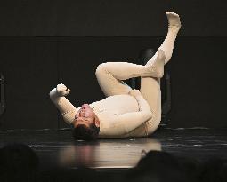 "Naked" act by Japanese comedian in Shanghai