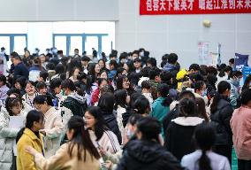 A Campus Job Fair in Huai 'an