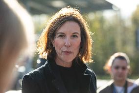 Agnes Pannier-Runacher Visits L'Oreal Factory - Caudry