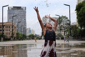 People Enjoy The Heat In São Paulo, Brazil