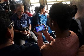 Passenger Is Seen Watching Online World Cup Cricket Final In Mumbai