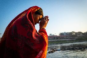 NEPAL-KATHMANDU-CHHATH FESTIVAL-RISING SUN WORSHIP