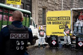 Greenpeace Stage Protest - Paris