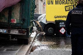 Greenpeace Stage Protest - Paris