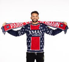PSG Players Posing With New X-Mas sweater - Paris