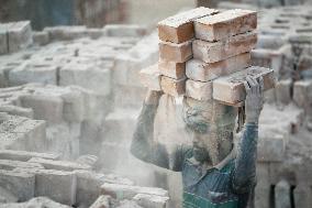 Seasonal Migrant Worker In Dhaka