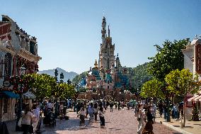Hong Kong Disneyland World Of Frozen Opening
