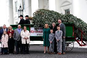 Jill Biden receives the Christmas Tree - Washington