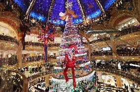 FRANCE-PARIS-GALERIES LAFAYETTE-CHRISTMAS TREE