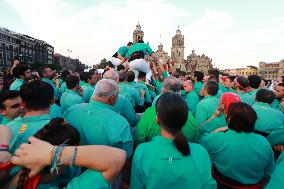 Castellers Make An Eight Floors Human Tower - Mexico City