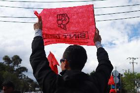 Workers Of Bachilleres School Strike