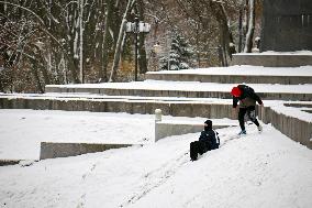 Ukrainian capital gets covered with first snow