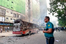 A Group Of Protesters Set Fire To A Bus - Dhaka