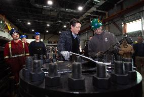 Trudeau Visit Apprentices - Canada
