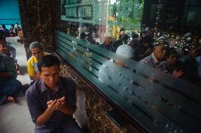 Indonesian Muslim Men Pray For Palestine