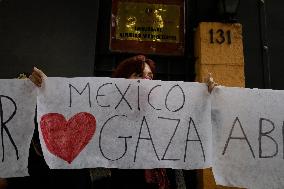 Palestinian Community In Mexico Demonstrates Outside The Egyptian Embassy In Mexico City