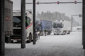 Finnish-Russian border crossing in Vartius