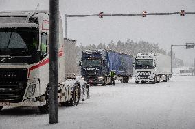 Finnish-Russian border crossing in Vartius