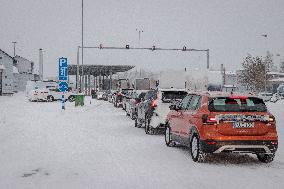 Finnish-Russian border crossing in Vartius