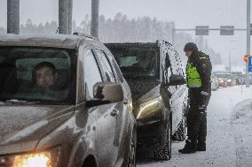 Finnish-Russian border crossing in Vartius