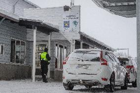 Finnish-Russian border crossing in Vartius