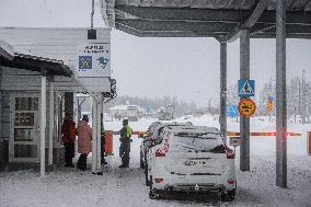 Finnish-Russian border crossing in Vartius