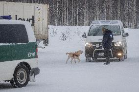 Finnish-Russian border crossing in Vartius