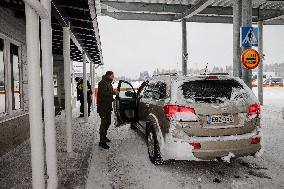 Finnish-Russian border crossing in Vartius