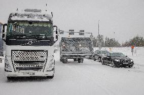 Finnish-Russian border crossing in Vartius