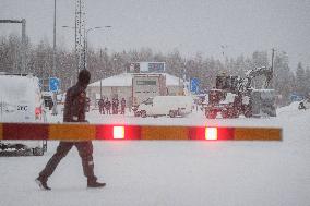 Finnish-Russian border crossing in Vartius