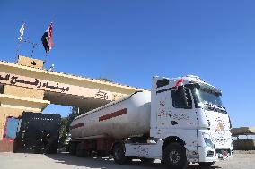 EGYPT-RAFAH CROSSING-TEMPORARY HUMANITARIAN TRUCE-TRUCKS-AID