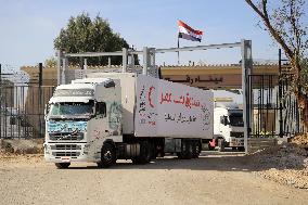 MIDEAST-GAZA-RAFAH CROSSING-TEMPORARY HUMANITARIAN TRUCE-TRUCKS-AID