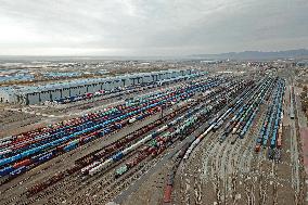 Xinhua Headlines: Xinjiang land ports play robust role amid efforts to expand opening up