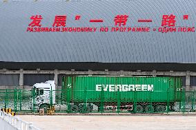 Xinhua Headlines: Xinjiang land ports play robust role amid efforts to expand opening up