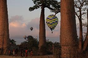 MADAGASCAR-MORONDAVA-HOT AIR BALLOON