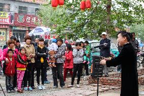 Xinhua Headlines: Traditional Chinese culture lectures heat up in rural communities