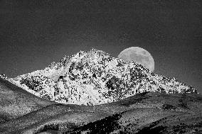 Beaver Full Moon Over Gran Sasso D’Italia Mountains