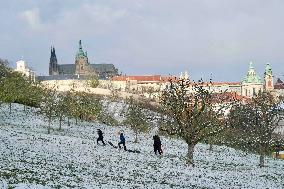 CZECH REPUBLIC-PRAGUE-SNOWFALL-SCENERY