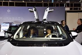 Xinhua Headlines: China supports building open world economy with more internationalized digital trade expo