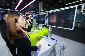 Xinhua Headlines: China supports building open world economy with more internationalized digital trade expo