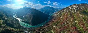 An Ecological Road on The Water in Yichang