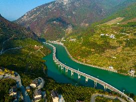 An Ecological Road on The Water in Yichang