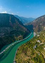 An Ecological Road on The Water in Yichang