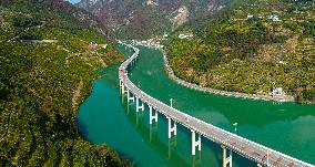 An Ecological Road on The Water in Yichang