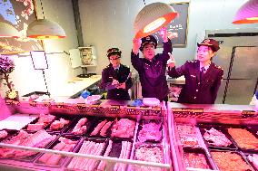 Law Enforcement Personnel Inspect Fresh Lamps in Lianyungang