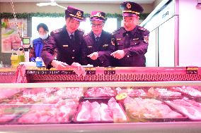 Law Enforcement Personnel Inspect Fresh Lamps in Lianyungang