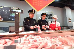 Law Enforcement Personnel Inspect Fresh Lamps in Lianyungang