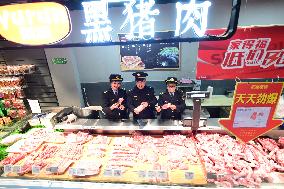 Law Enforcement Personnel Inspect Fresh Lamps in Lianyungang